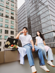 Không cần phô trương, Jun Phạm vẫn “đốn tim” fan trong bộ hình thần thái với UNIQLO Jeans