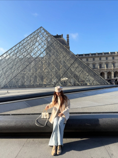 Lương Thùy Linh diện “giày lười của giới tỷ phú” vi vu khắp nơi