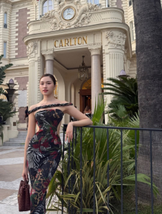 “MC chân dài” Thanh Thanh Huyền đốt cháy ánh nhìn trên bờ biển Địa Trung Hải