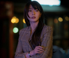 Mỹ nhân sở hữu đôi chân dài gần 1m1 được ví như thần Vệ Nữ, tuổi 34 vẫn khiến nhiều người phải mê mẩn vì mặc gì cũng sang 