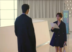 Ngỡ ngàng khi biết bạn gái cũ là sếp mình, yêu cầu đầu tiên của cô ấy càng khiến tôi choáng váng