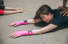 Ngọc Trinh bị trêu là “thánh lý do” sau hậu trường làm “đả nữ”