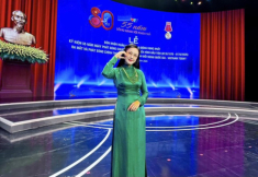 Nhan sắc BTV Hoài Anh “thăng hạng” trong mắt khán giả nhờ cách mix đồ đúng tính cách