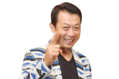 Nhân viên cây xăng nay thành danh hài sống trong biệt thự nghìn m2, là anh của tỷ phú Mỹ