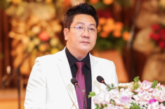 NSND giữ chức Phó Giám đốc trẻ nhất lịch sử, cưới nữ Tiến sĩ hơn 6 tuổi thành rể quý của bố vợ nổi tiếng