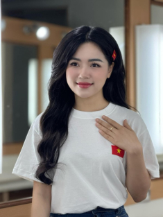 Nữ MC VTV mặt trẻ như sinh viên dù đã bước sang U40
