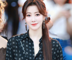 Sao nữ đã 50 vẫn đẹp nóng bỏng, tưởng sung sướng lấy “hồng hài nhi” ai ngờ chồng vừa lười vừa bẩn