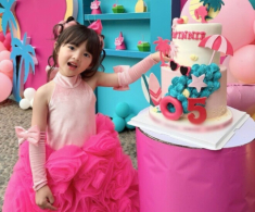 Sao Việt 24h: Con gái lớn nhà Ông Cao Thắng hóa búp bê Barbie trong tiệc sinh nhật 5 tuổi, 2 “tiểu công chúa” nắm tay tình cảm