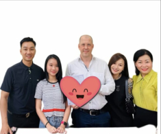 Sao Việt 24h: MC Thành Trung hiếm hoi chung khung hình với chồng Tây của vợ cũ, ca sĩ Thu Phượng nói câu đáng chú ý