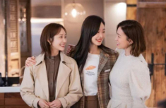 Sếp tặng hộp bánh trung thu hết hạn, tôi mỉm cười cảm ơn chị ấy vì được đổi đời