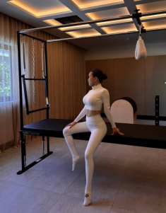 Sĩ Thanh khoe vóc dáng săn chắc, lộ bí quyết trẻ mãi không già nhờ Pilates