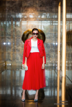 Siêu mẫu Thanh Hằng diện cây hàng hiệu đỏ rực rỡ giá nửa tỷ đồng đi sự kiện