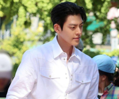 Thần Đèn Ơi Ước Đi: Kim Woo Bin tấu hài gợi nhớ cảnh huyền thoại, hóa Song Hye Kyo khiến khán giả “cười ngất”