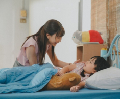 Thấy thứ bên trong hộp bánh trung thu bà thông gia tặng, mẹ tôi sững người còn tôi bật khóc