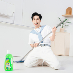 “Tổng tài” Quang Hùng MasterD lần đầu rửa chén, lau nhà, hóa “trai đảm trăm điểm”