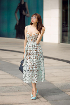 Tuần qua: Ngọc Trinh, Hương Giang Idol phong cách đối lập hút mắt trên phố