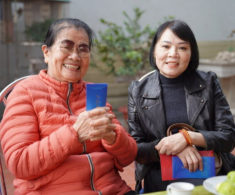 Vợ NSND Xuân Bắc khoe cảnh 2 bà thông gia thân thiết, mối quan hệ con dâu - mẹ chồng gần gũi như ruột thịt