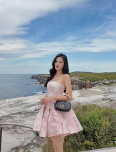 Ý Nhi gây sốt với nhan sắc rạng rỡ khi du học Australia