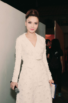 Yến Trang, Hoàng Thùy Linh tinh khôi với sắc trắng