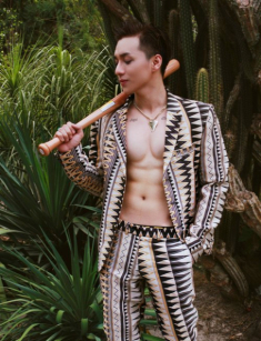 Bụng 6 múi của mỹ nam Việt tại Mister Global 2016