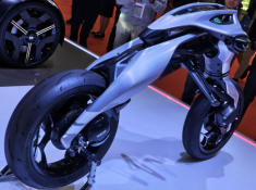 Cận cảnh Yamaha MOTOROiD:Λ ‘bằng xương bằng thịt’ tại Japan Mobility Show 2025