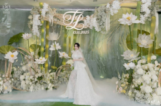 Chị gái Hương Liên có vẻ đẹp một 9 một 10 với em gái, nhìn sang mẹ ruột mới thấy gia đình toàn cực phẩm nhan sắc