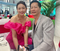 Em gái kín tiếng của Phan Như Thảo có đôi chân dài như người mẫu, ăn mặc sành điệu hơn cả chị 