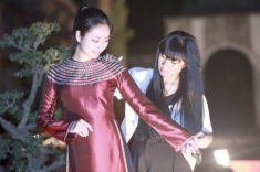 HH Ngọc Anh e ấp thử áo dài của NTK Võ Thùy Dương