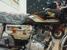 Hình ảnh thực tế của Honda CG 125 Self Start 2026 ở đại lý có giá bán chỉ 23,5 triệu đồng