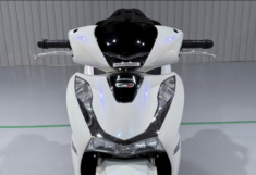 Hình ảnh thực tế của Honda SH150i 2025 nhập Ý màu Trắng pha lê cực đẹp tại Việt Nam