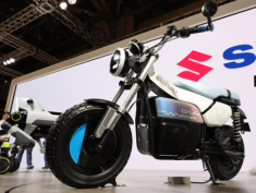 Hình ảnh thực tế của Suzuki e-VanVan vừa ra mắt tại JMS 2025 - Chiếc minibike điện rất đáng chơi!