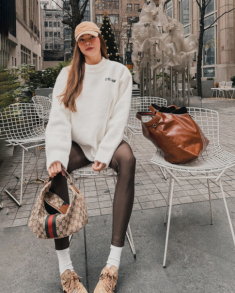 Hồ Ngọc Hà lộ chân khẳng khiu vì quần bó sát