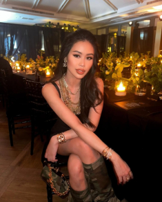 Loạt phụ kiện chục tỷ đồng của “công chúa hàng hiệu” Tiên Nguyễn