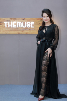 MC Huyền Châu gợi cảm bên dàn Á hậu, Hoa hậu