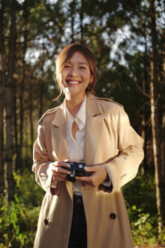 Mix áo khoác dáng dài thời thượng như mỹ nhân Việt