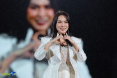 Mỹ Tâm diện đồ xuyên thấu, khoe vẻ sexy trong concert