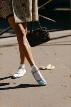 Những đôi giày đa năng bạn nên ưu tiên mua sớm để phối trang phục hằng ngày