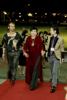 Phương Thanh đằm thắm bên Thúy Vinh nam tính