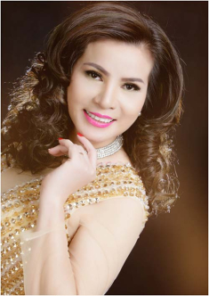 Quý bà Kim Hồng: U50 vẫn da sáng, eo thon