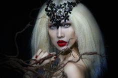 Thanh Hoài đẹp ma mị như với tóc bạch kim