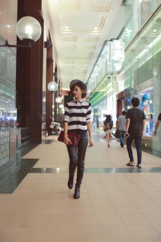 Trang Lạ phối đồ ấn tượng xem show tại Singapore