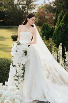 Vẻ đẹp sexy của cô dâu tháng 11 “ma nữ Thái Lan” Mai Davika