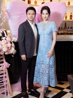 Vợ thiếu gia Phan Thành diện set đồ trăm triệu đồng bên chồng