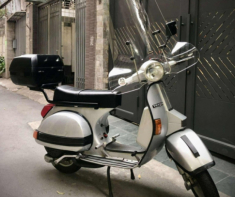 Xế cổ 30 năm tuổi Vespa PX150E 1995 có giá bán cao gấp đôi Honda SH tại Việt Nam