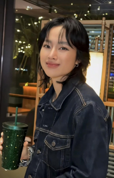 Angela Phương Trinh cắt “tóc chó sói”