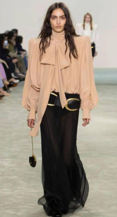 Có kiểu áo mặc quanh năm không chán, “cân” mọi thời tiết dù 10 hay 30 độ, phối với đồ nào cũng hợp mốt