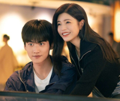 Mỹ nhân 43 tuổi “hồi xuân”, trẻ mơn mởn nhờ chăm uống “nước thần”, nhìn mặt mộc mới ngỡ ngàng 