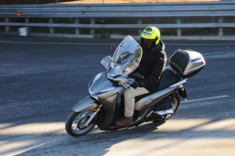 Bạn có tò mò các anh em biker Châu Âu đánh giá thế nào về Honda SH350i không?