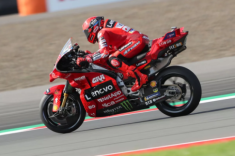 Fernando Alonso nói về Marc Marquez: ‘Không có người bình thường nào làm được những điều đó’
