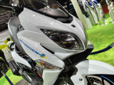 Khám phá từng ngóc ngách của Suzuki Burgman Hydrogen chạy bằng Hydro tại JMS 2025